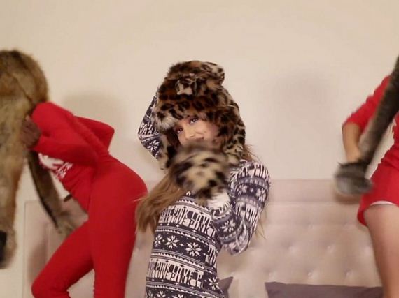 Ariana-Grande -Santa